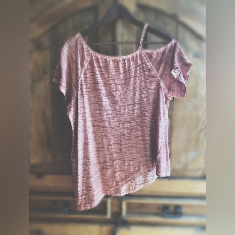 Boutique High Low Off One Shoulder Tee - Picture 7 of 11